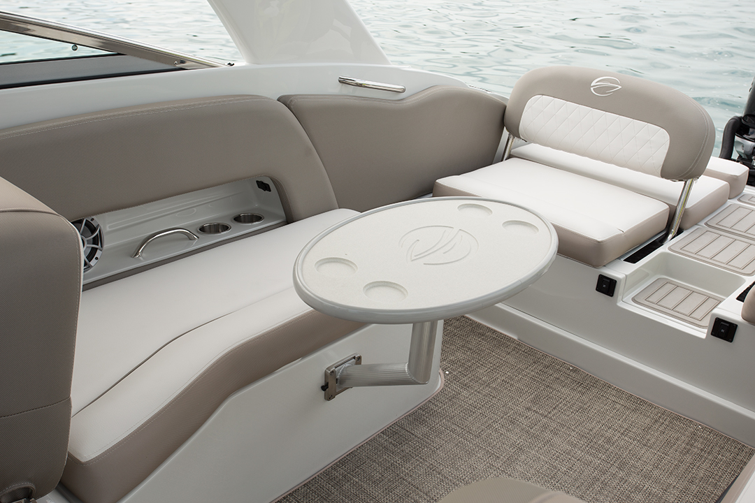 crownline-boats-cross-sport-xs-e29xs-feature-27